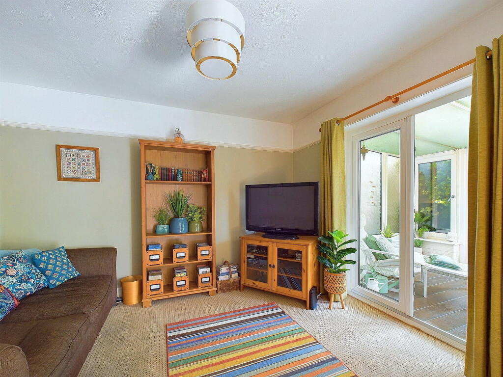 Additional property image - Clarendon Road, Worthing, BN14 8QQ