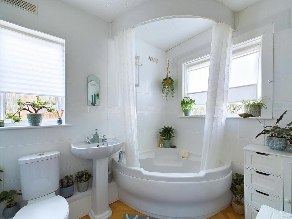 Additional property image - Clarendon Road, Worthing, BN14 8QQ