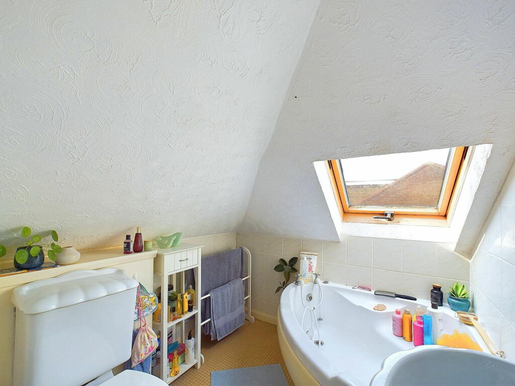 Additional property image - Clarendon Road, Worthing, BN14 8QQ