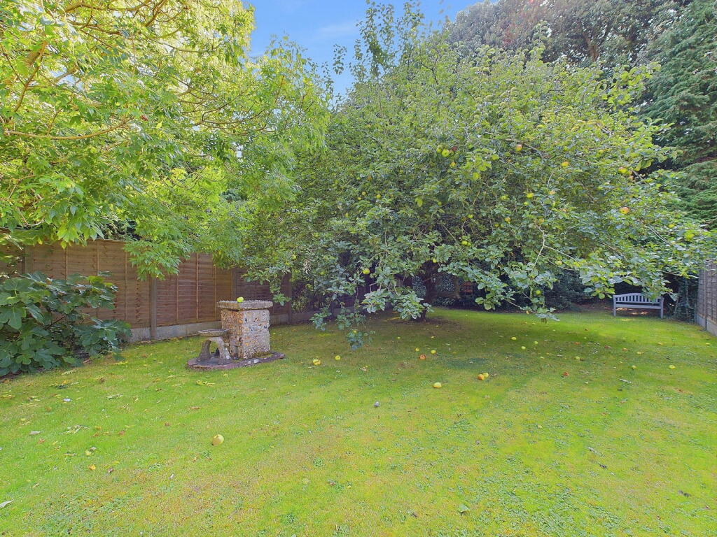Additional property image - Clarendon Road, Worthing, BN14 8QQ