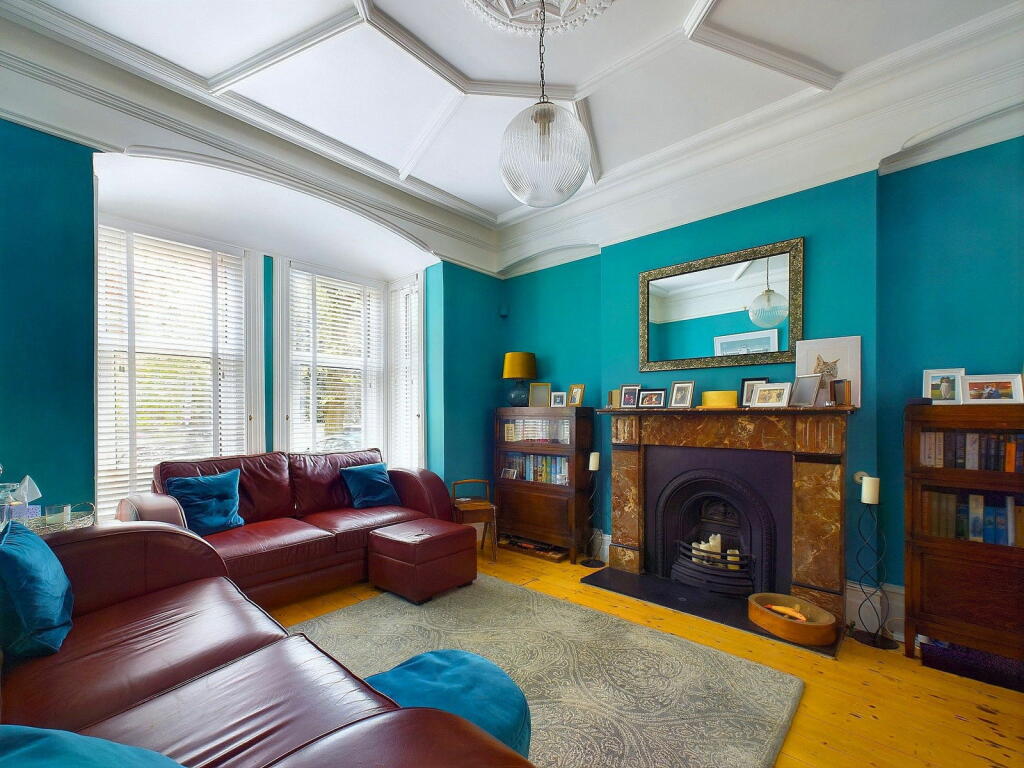 Additional property image - Chesswood Road, Worthing BN11 2AA