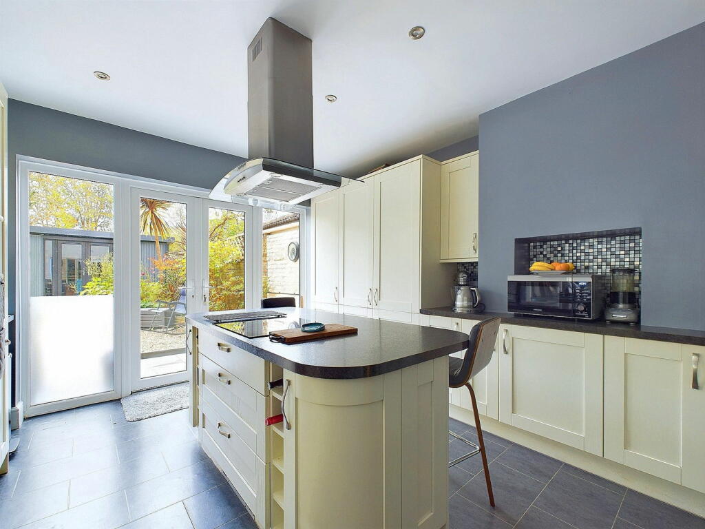 Additional property image - Chesswood Road, Worthing BN11 2AA