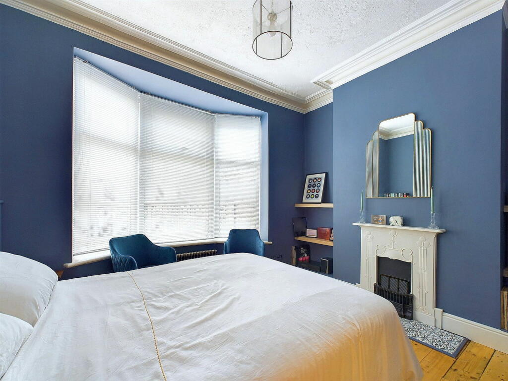 Additional property image - Chesswood Road, Worthing BN11 2AA