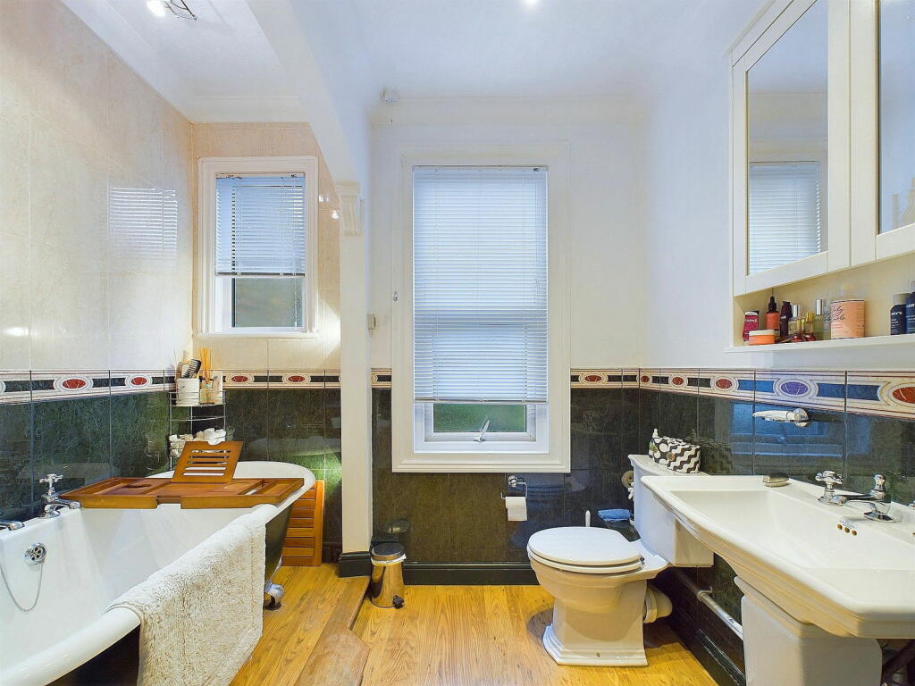 Additional property image - Chesswood Road, Worthing BN11 2AA