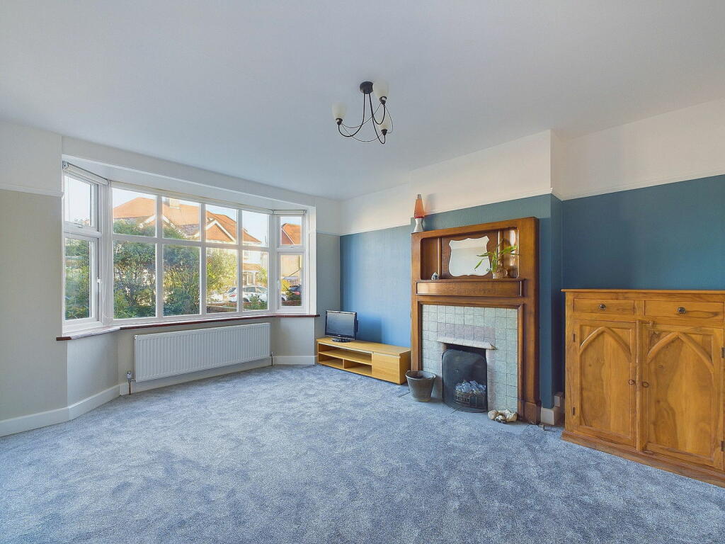 Additional property image - Loxwood Avenue, Worthing, BN14 7RF