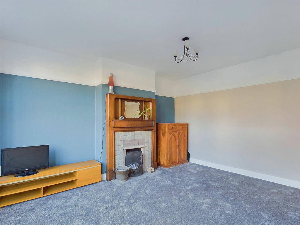 Additional property image - Loxwood Avenue, Worthing, BN14 7RF