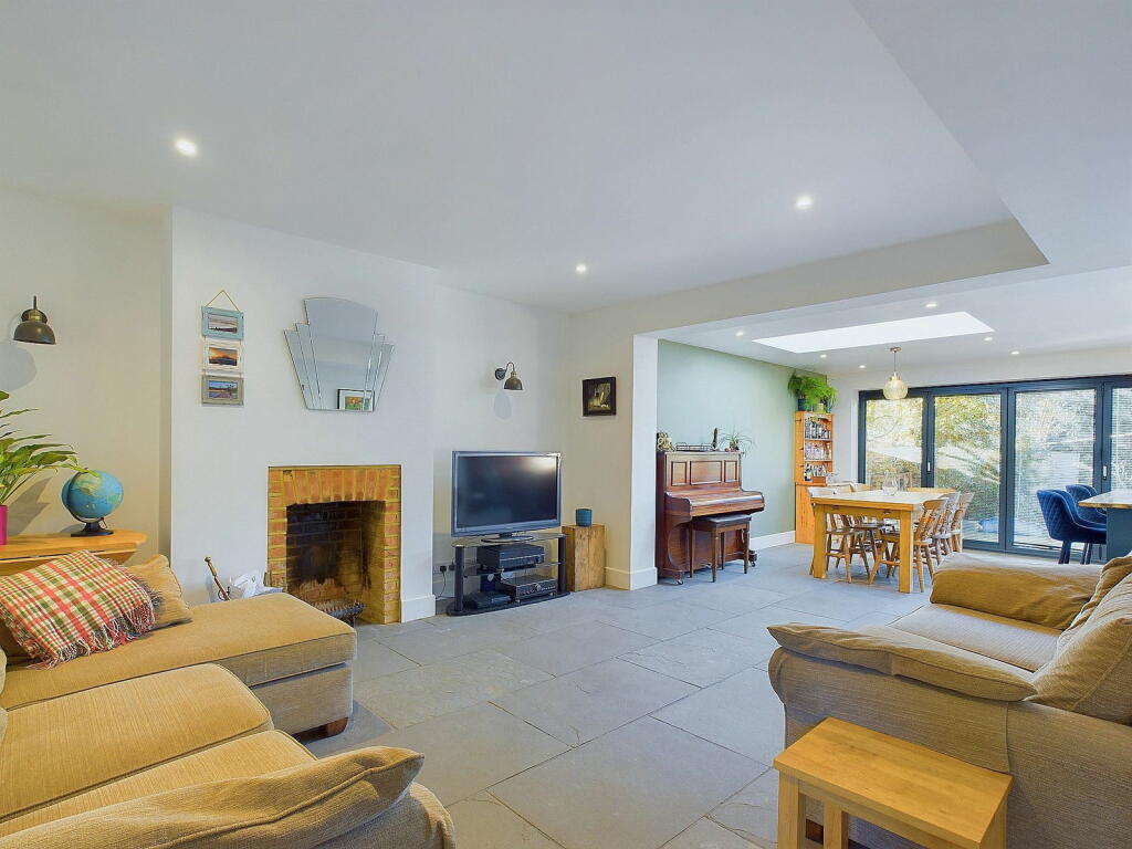 Additional property image - Loxwood Avenue, Worthing, BN14 7RF