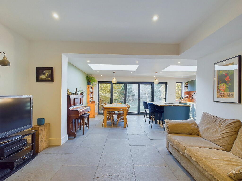 Additional property image - Loxwood Avenue, Worthing, BN14 7RF
