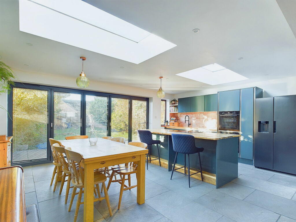 Additional property image - Loxwood Avenue, Worthing, BN14 7RF