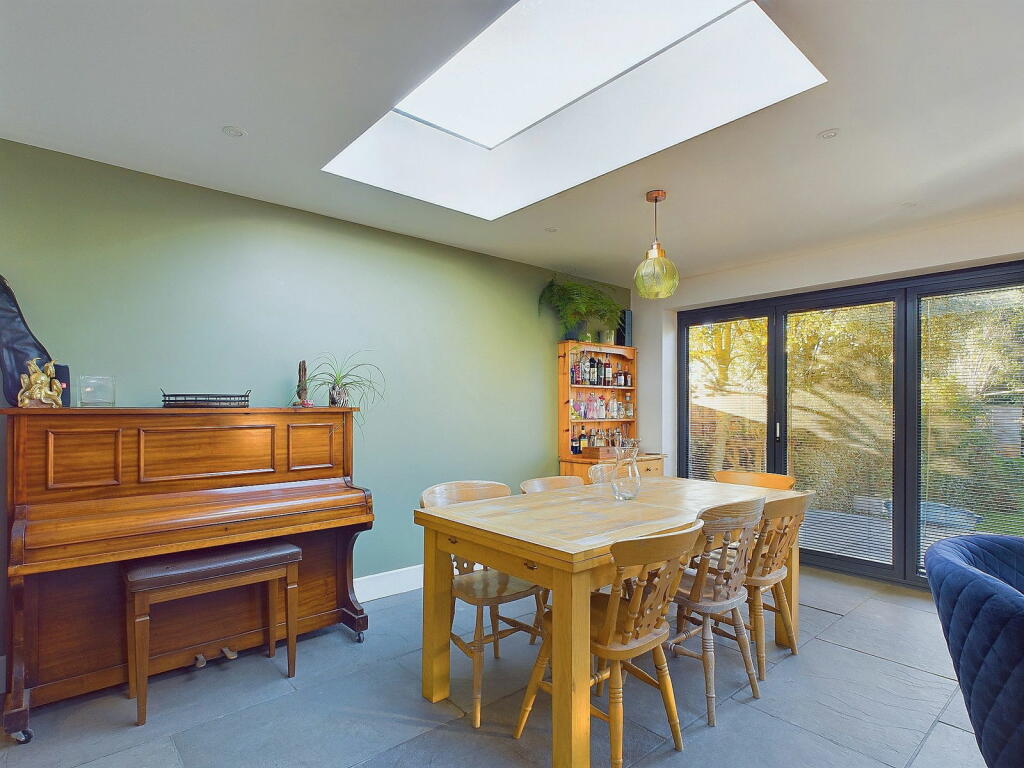 Additional property image - Loxwood Avenue, Worthing, BN14 7RF