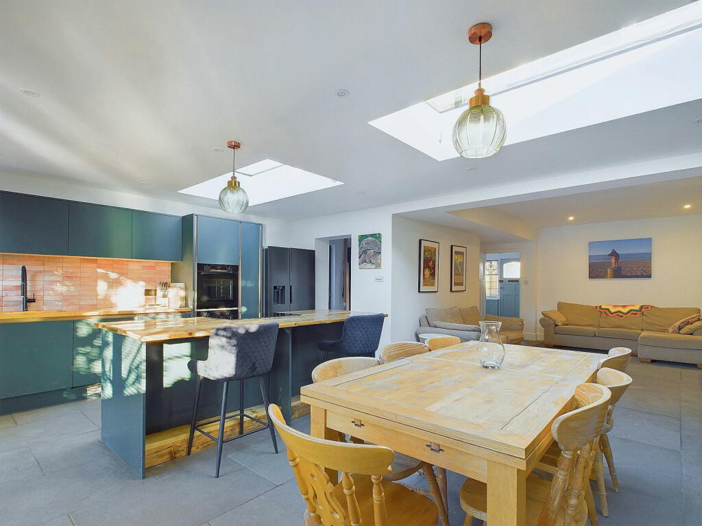 Additional property image - Loxwood Avenue, Worthing, BN14 7RF