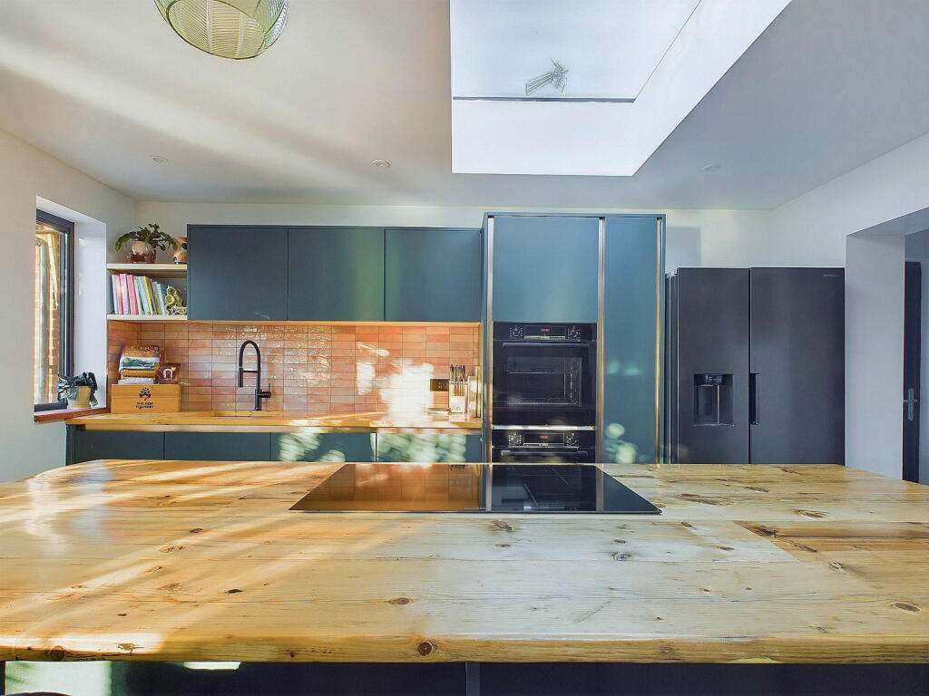 Additional property image - Loxwood Avenue, Worthing, BN14 7RF