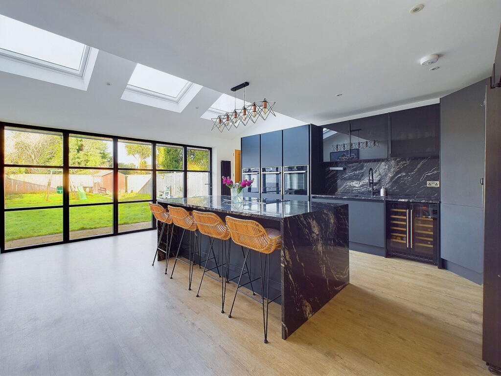 Additional property image - Loxwood Avenue, Worthing, BN14 7RF