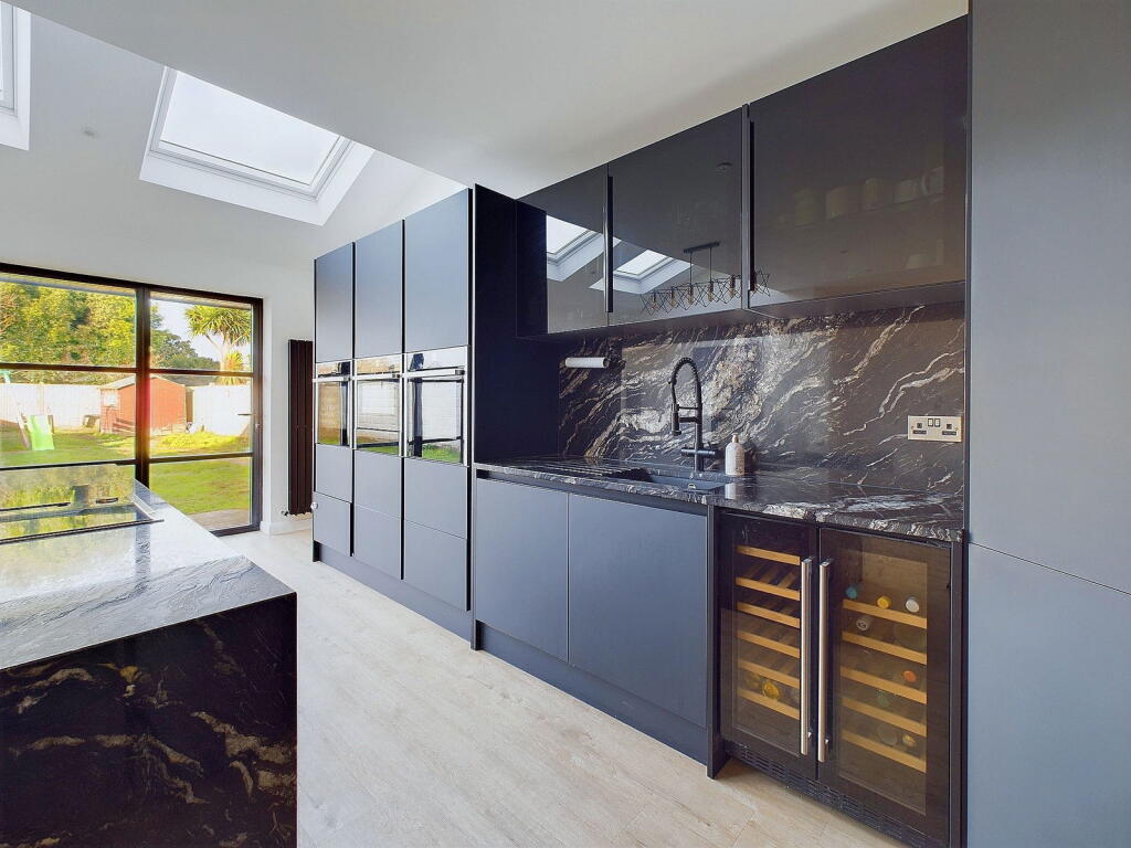 Additional property image - Loxwood Avenue, Worthing, BN14 7RF