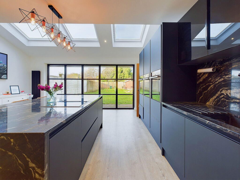 Additional property image - Loxwood Avenue, Worthing, BN14 7RF
