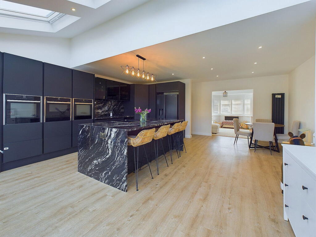 Additional property image - Loxwood Avenue, Worthing, BN14 7RF