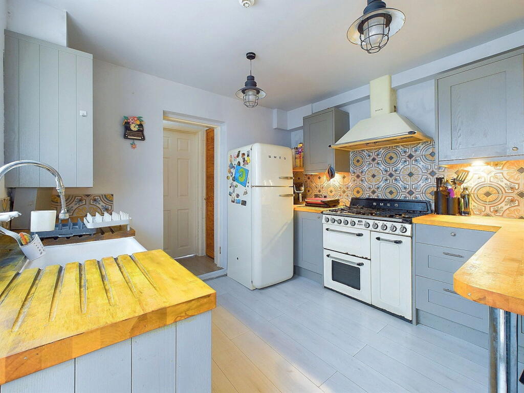 Additional property image - Pavilion Road, Worthing BN14 7EE
