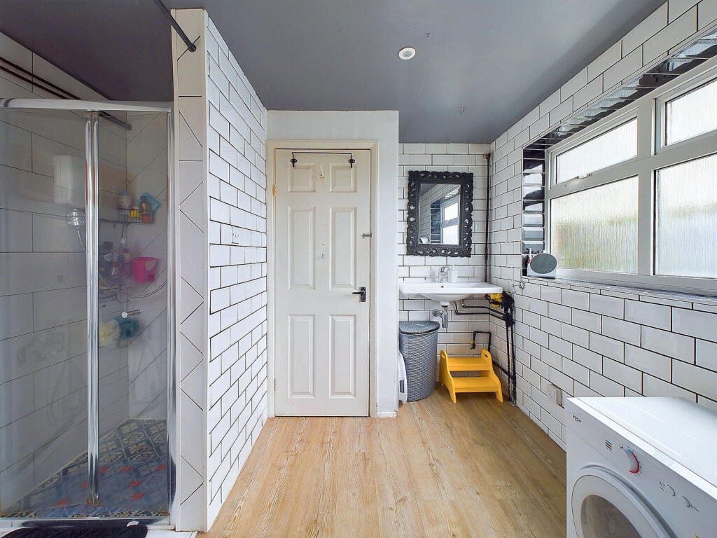 Additional property image - Pavilion Road, Worthing BN14 7EE