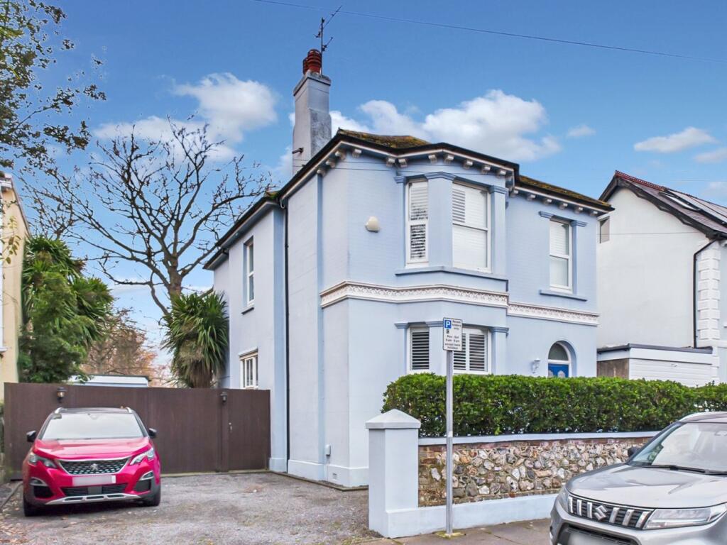 Main image of property: Madeira Avenue, Worthing, BN11 2AT