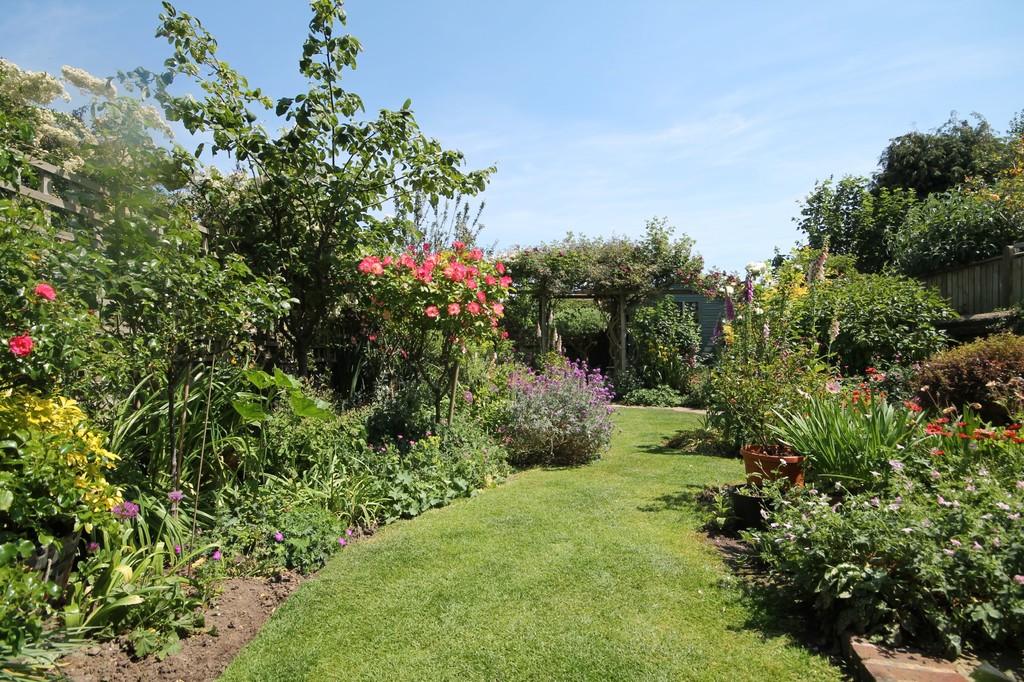 4 bedroom semidetached house for sale in Windsor Road, Worthing, BN11