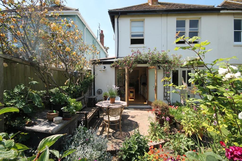 4 bedroom semidetached house for sale in Windsor Road, Worthing, BN11