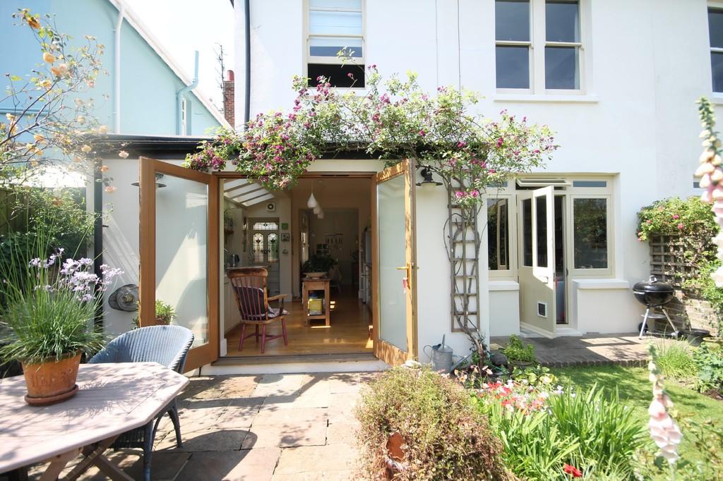 4 bedroom semidetached house for sale in Windsor Road, Worthing, BN11