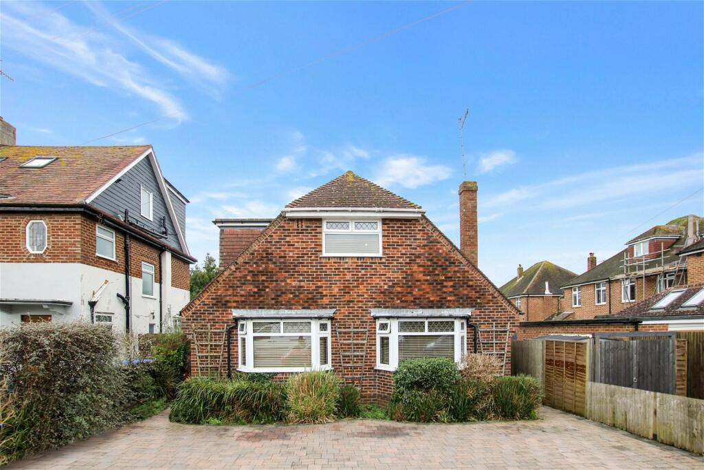 4 bedroom chalet for sale in Rectory Gardens, Worthing, BN14 7TE, BN14