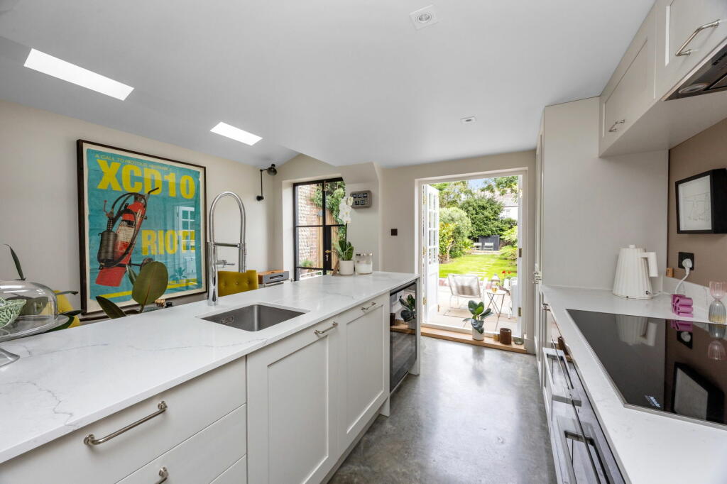 Additional property image - Warwick Place, Worthing, BN11 3EU