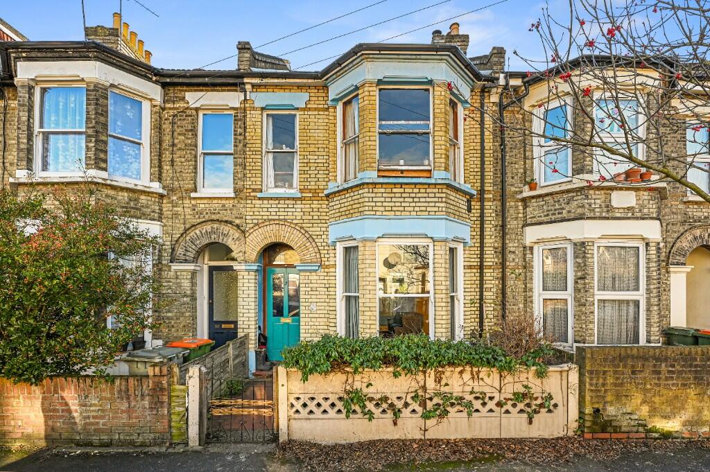 5 bedroom terraced house for sale in Godwin Road, London, E7
