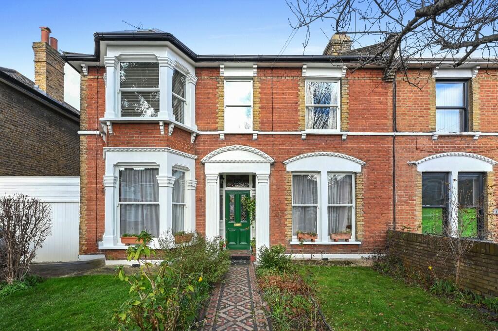 4 bedroom semidetached house for sale in Windsor Road, London, E7