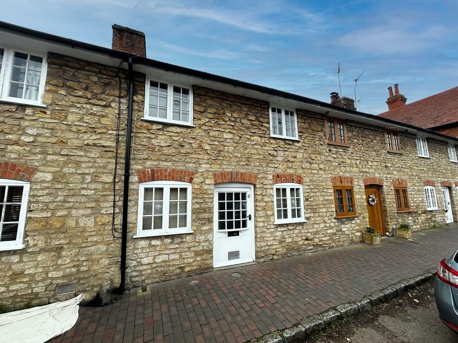 2 bedroom terraced house for rent in Tickford Street, Newport Pagnell, MK16