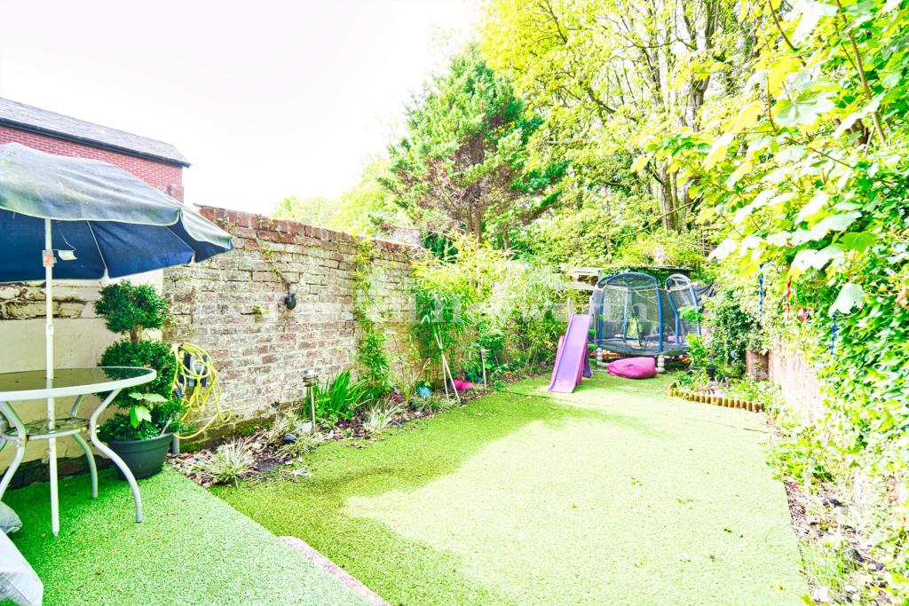 2 bedroom house for sale in Leyland Road, Penwortham, Preston, PR1