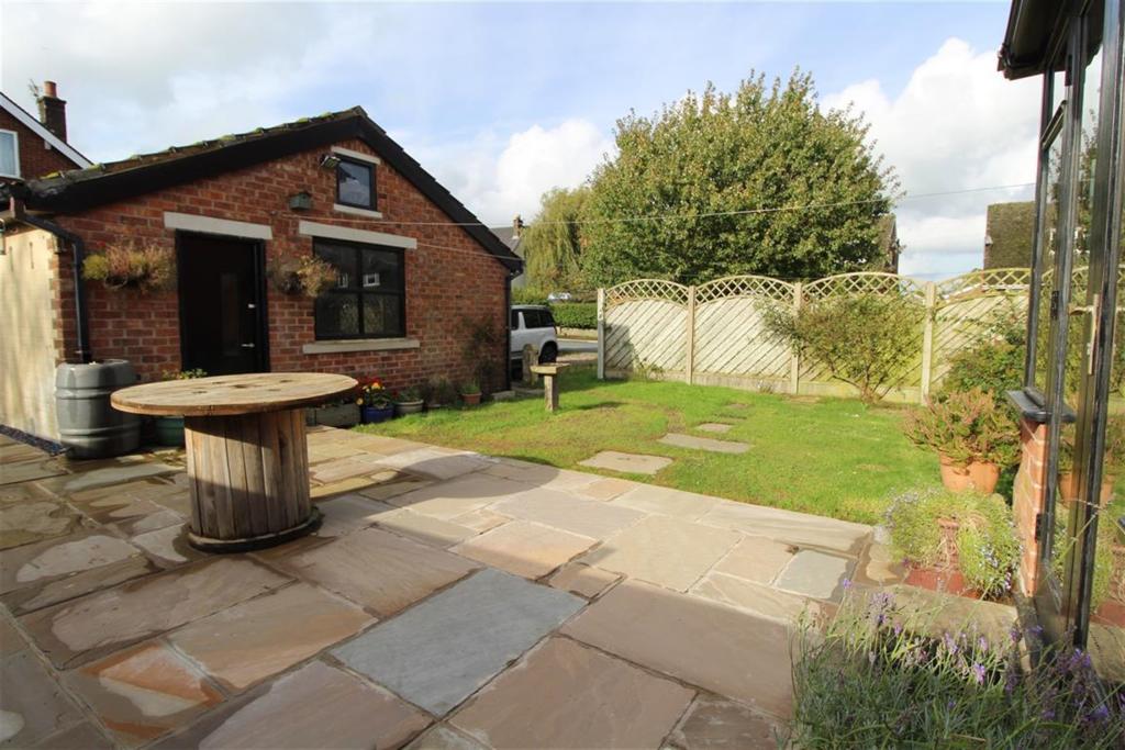 4 bedroom house for sale in Darkinson Lane, Lea Town, Preston, PR4