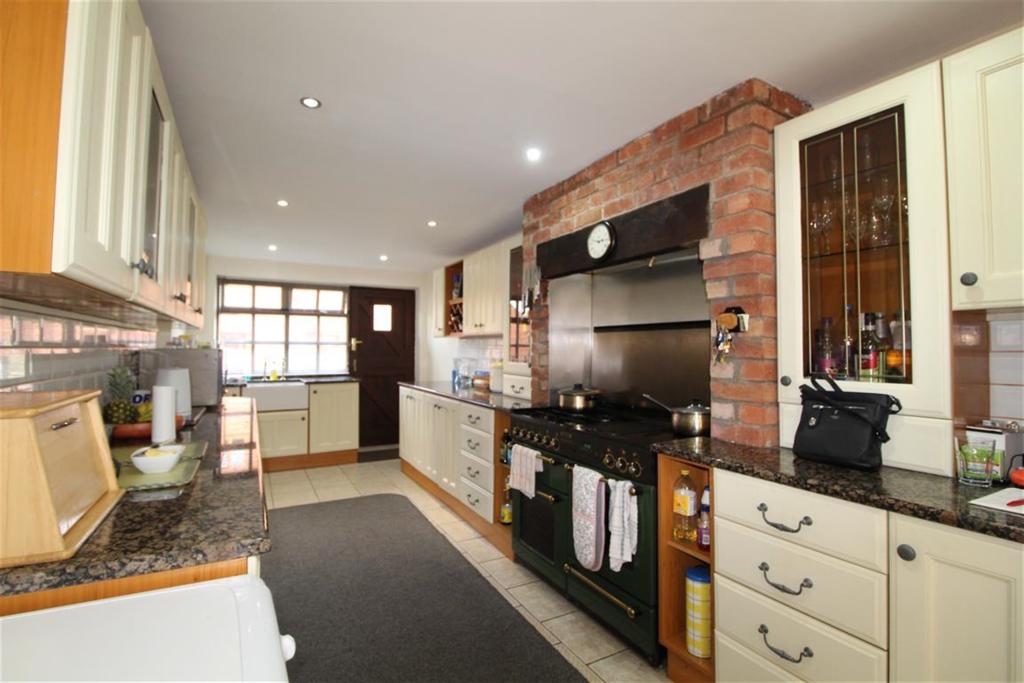 4 bedroom house for sale in Darkinson Lane, Lea Town, Preston, PR4