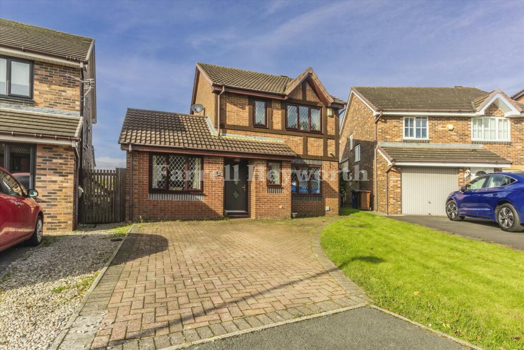 4 bedroom detached house for sale in Ashdown Drive, Clayton Le Woods