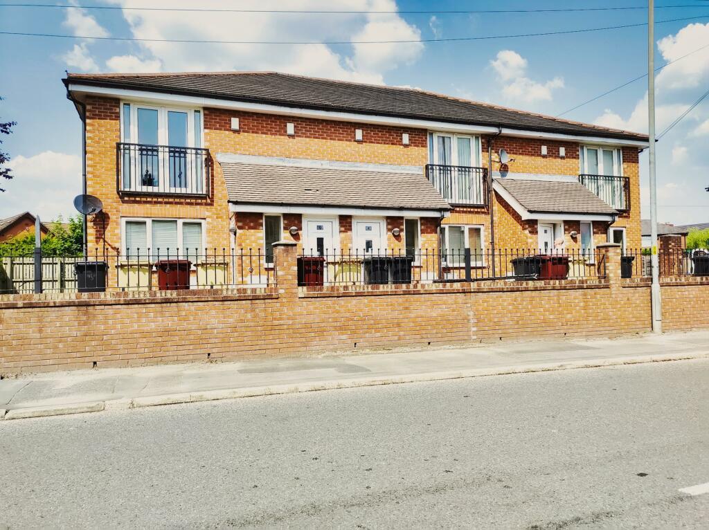 2 bedroom flat for sale in Buckley Lane, Farnworth, Bolton, BL4