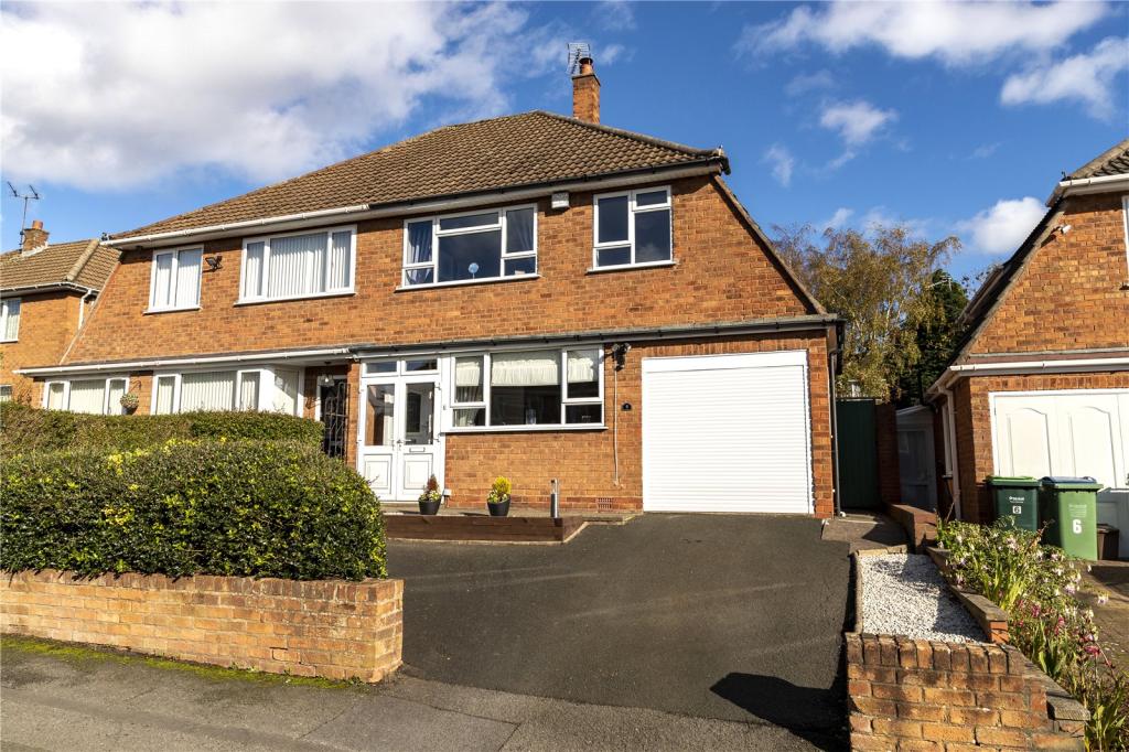 3 bedroom semidetached house for sale in Goodwyn Avenue, Oldbury, West