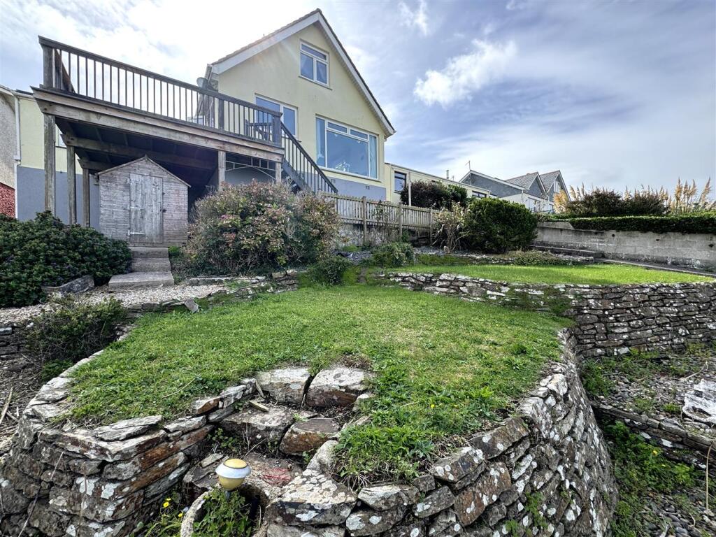 4 bedroom detached bungalow