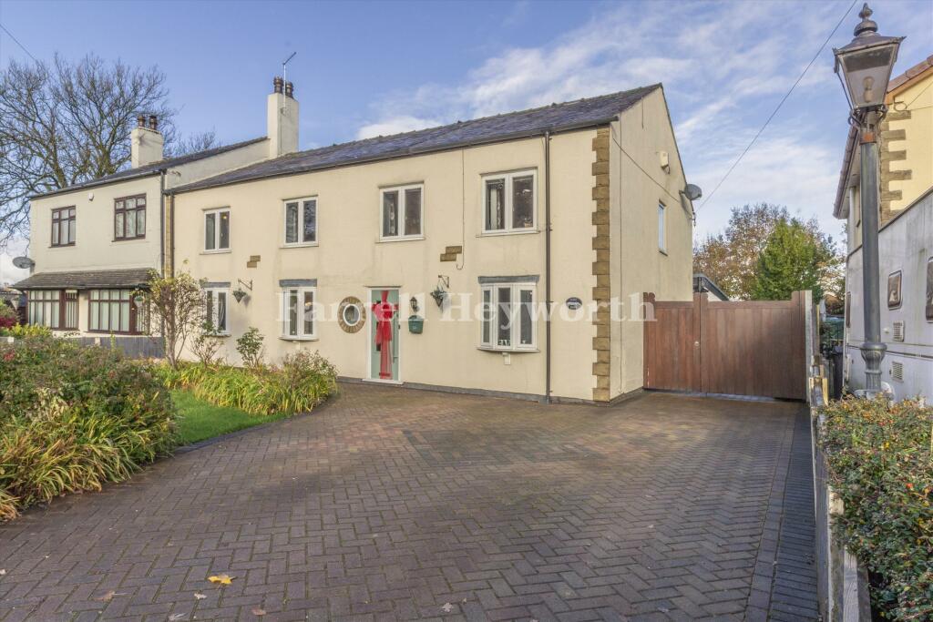 5 bedroom house for sale in Dunkirk Lane, Leyland, PR26