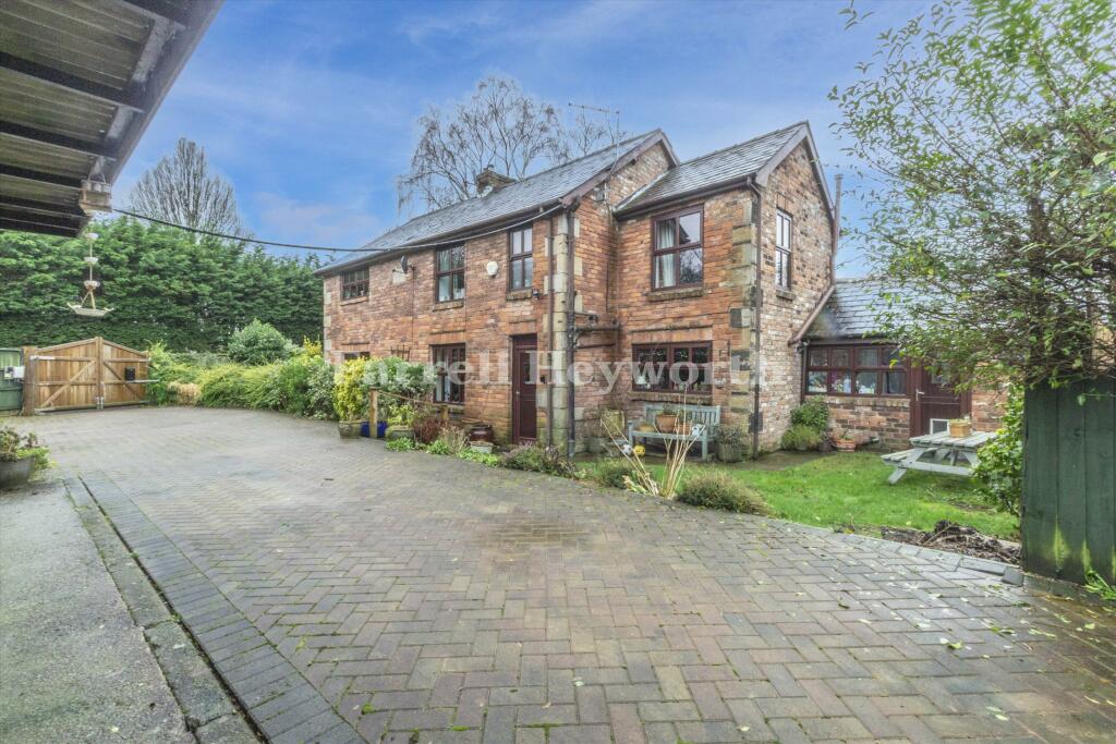 3 bedroom house for sale in Heald House Road, Leyland, PR25