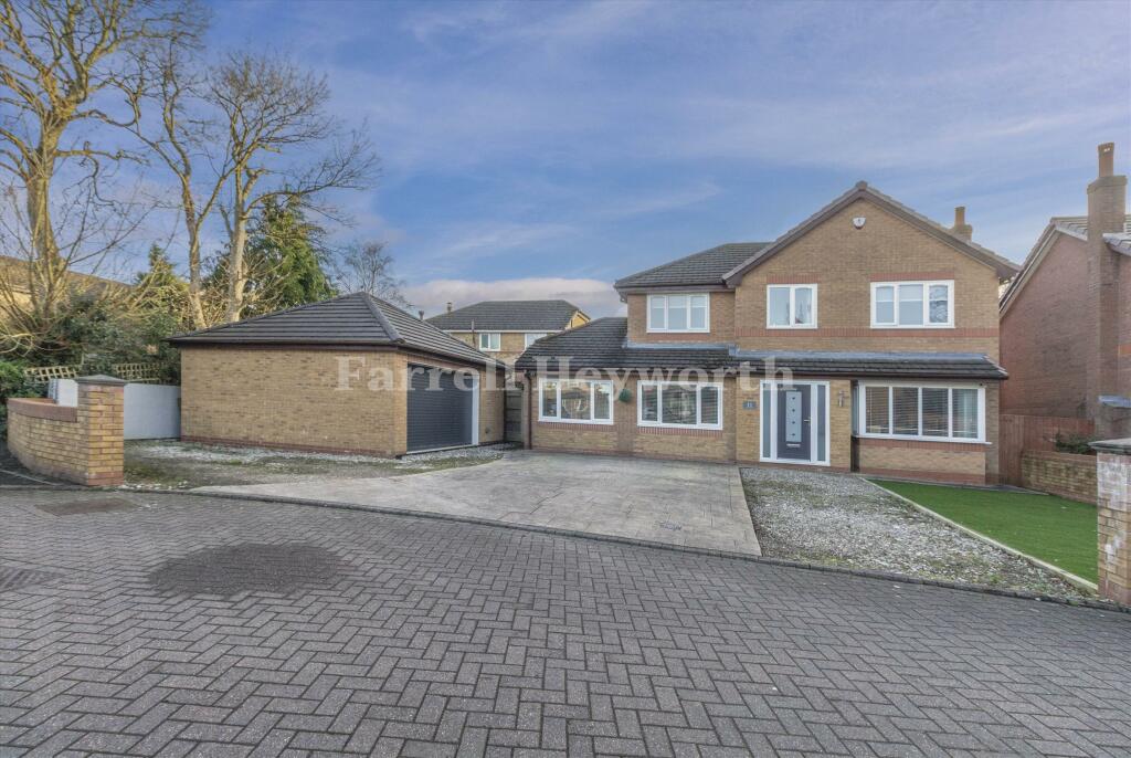 4 bedroom detached house for sale in The Cloisters, Leyland, PR25