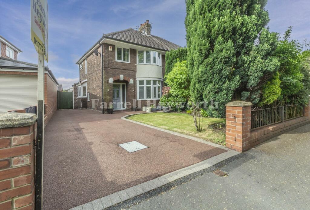 3 bedroom semidetached house for sale in Kew Gardens, Farington, Leyland, PR25