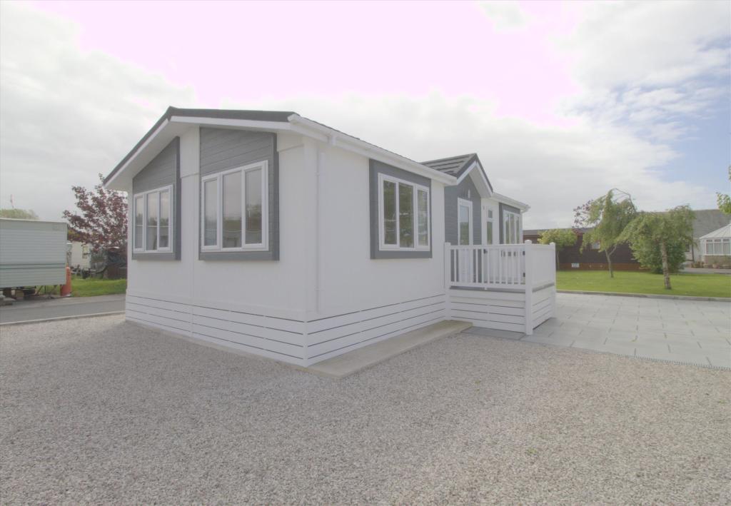 2 bedroom property for sale in Stud Farm Park, Oxcliffe Road, Heaton