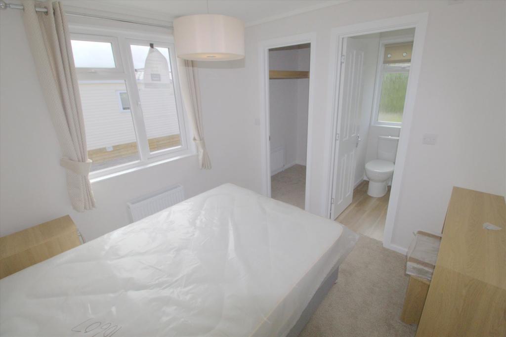 2 bedroom property for sale in Stud Farm Park, Oxcliffe Road, Heaton