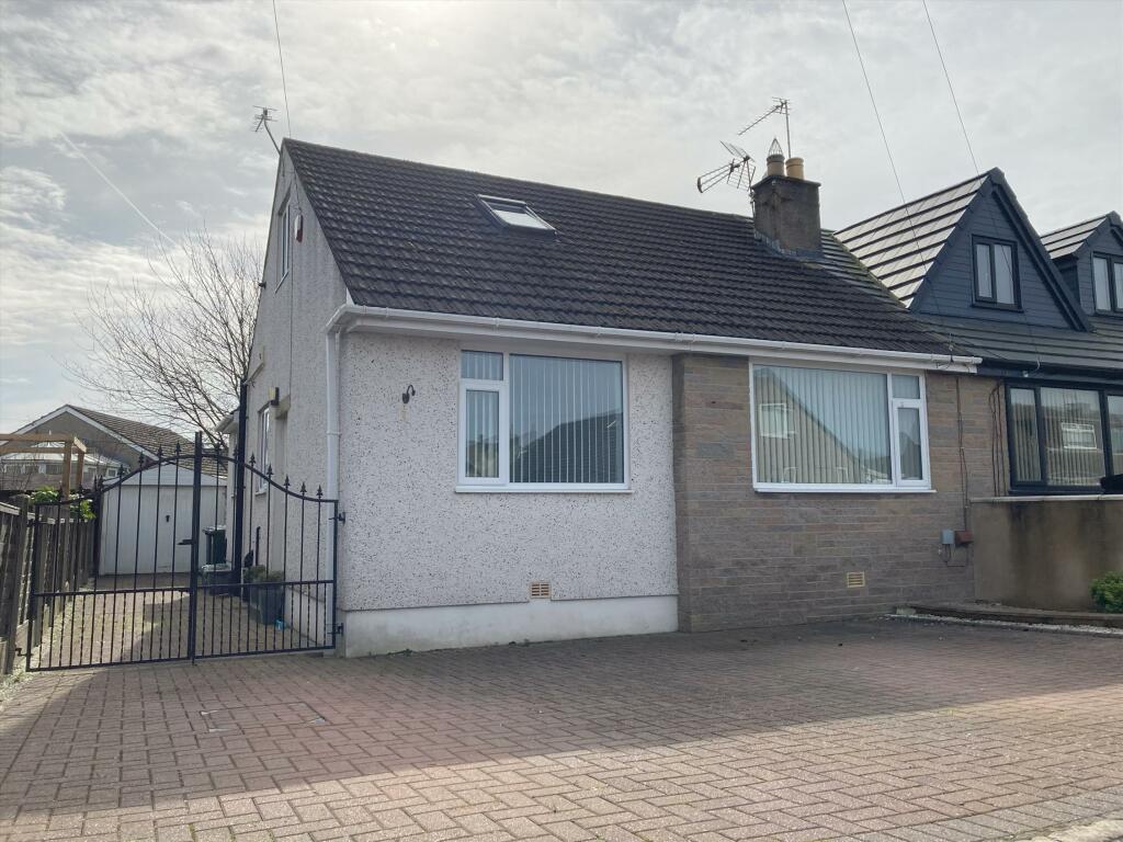 2 bedroom bungalow for sale in Foxfield Avenue, Morecambe, LA4