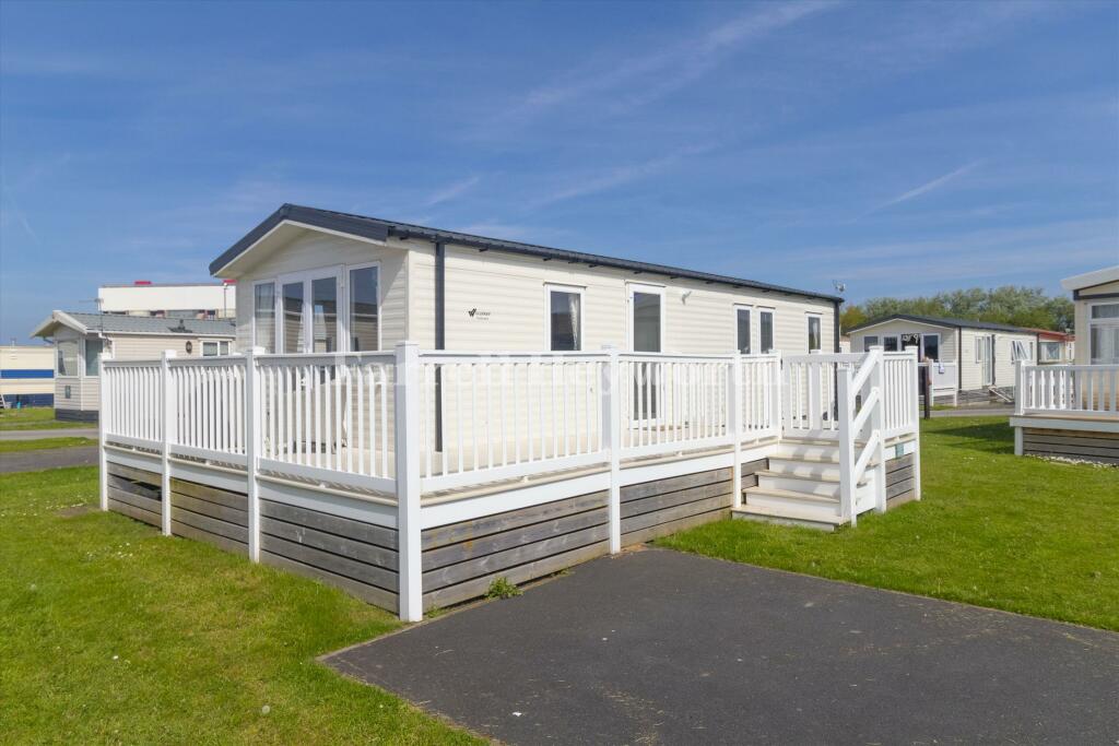 3 bedroom property for sale in Moneyclose Lane, Heysham, Morecambe, LA3