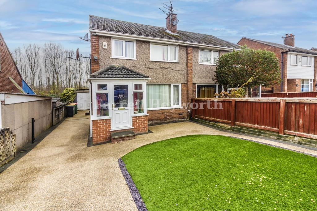 4 bedroom semidetached house for sale in Kilworth Height, Fulwood