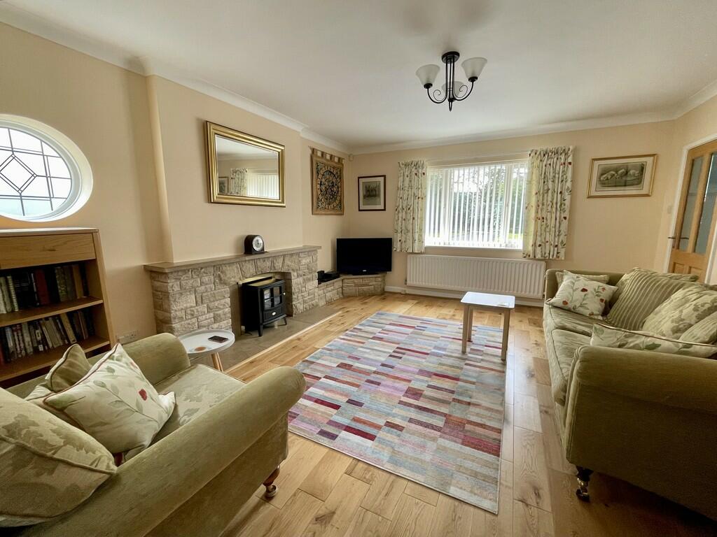 4 bedroom chalet for sale in Dunyeats Road, Broadstone, BH18