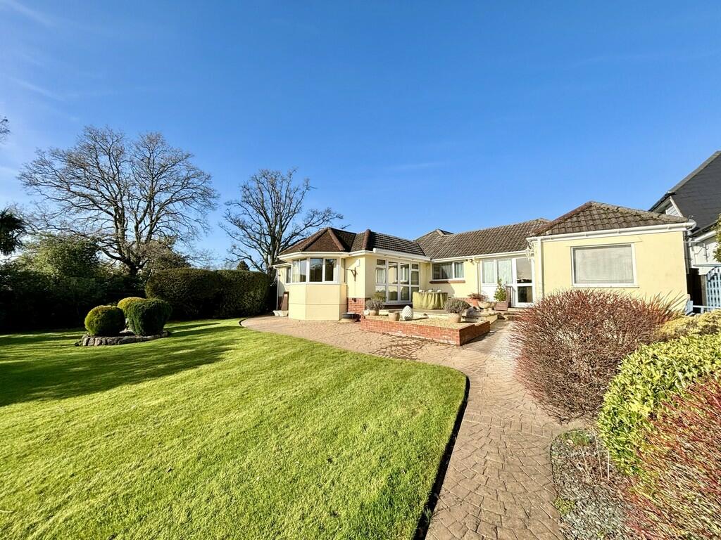 3 bedroom detached bungalow for sale in Steepleton Road, Broadstone, BH18
