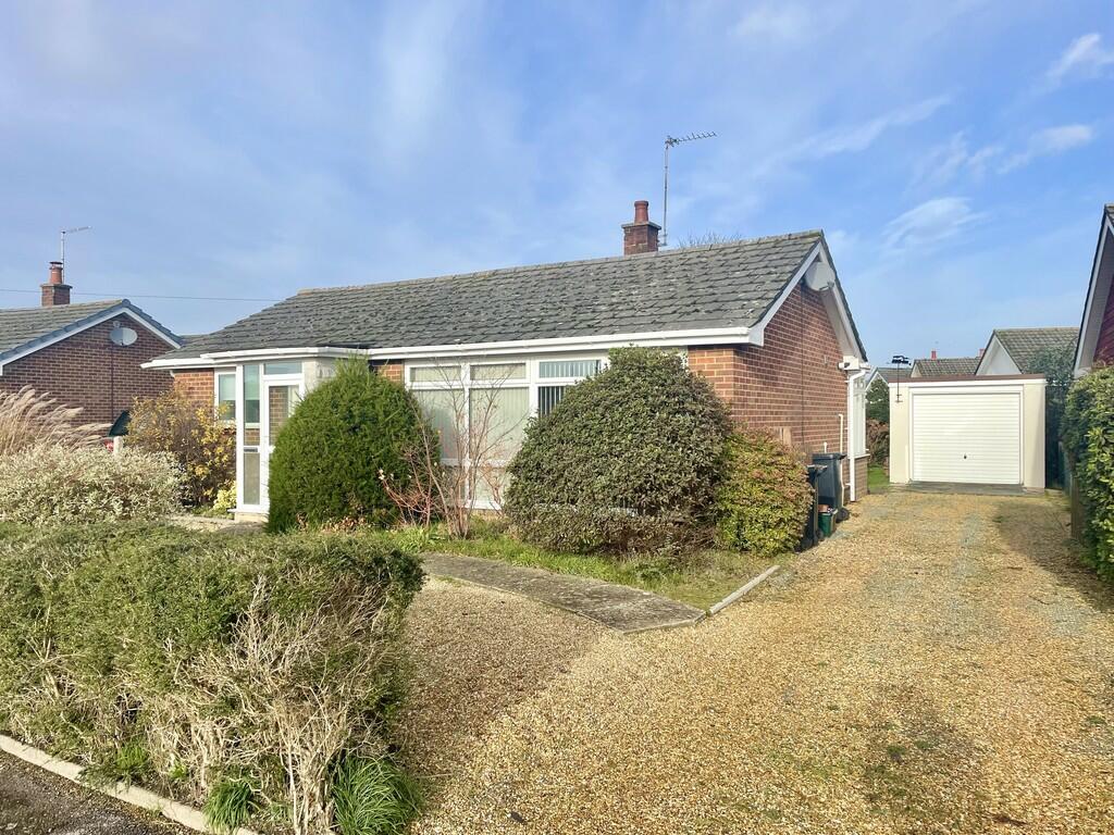 2 bedroom detached bungalow for sale in Highfield Road, Corfe Mullen, BH21